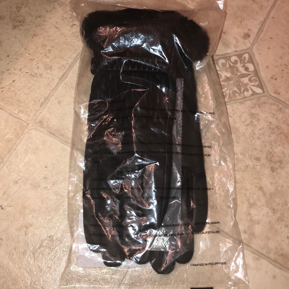 Women’s UGG quilted leather gloves size large new